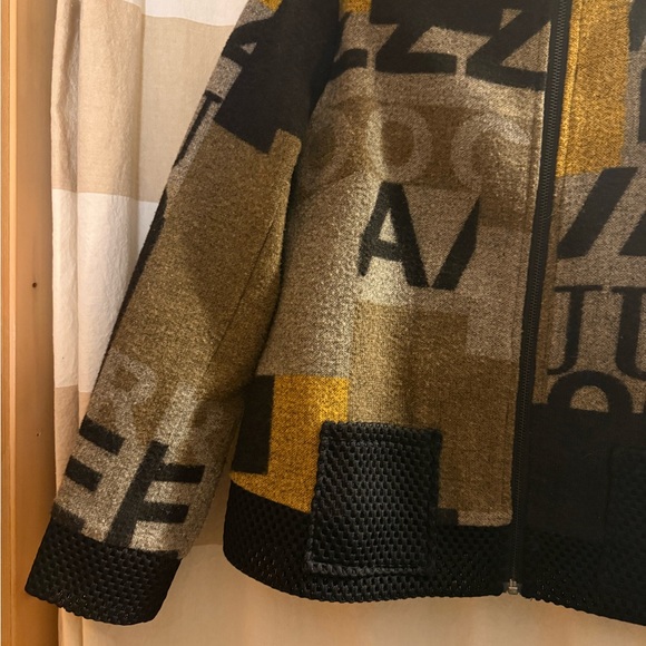 Graphic Patterned Zip-Up Jacket - Picture 2 of 9